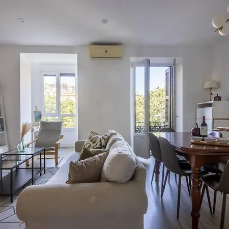 Easo Suits Family Friends Parking San Sebastián