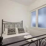 Easo Suits Family Friends + Parking Apartment