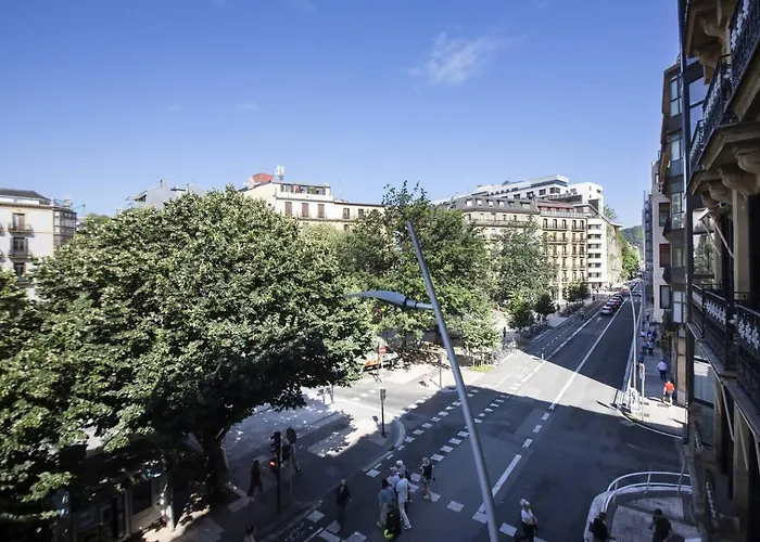 Easo Suits Family Friends + Parking Сан-Себастьян