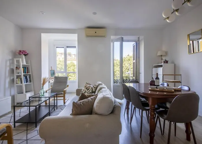 Easo Suits Family Friends + Parking Сан-Себастьян