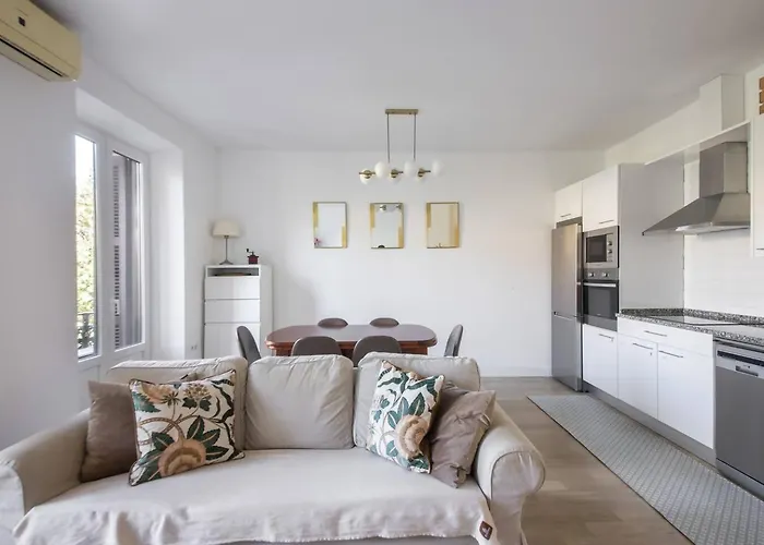 Easo Suits Family Friends + Parking * Сан-Себастьян