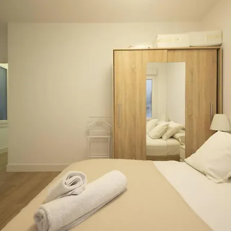 Easo Suits Family Friends Parking San Sebastián